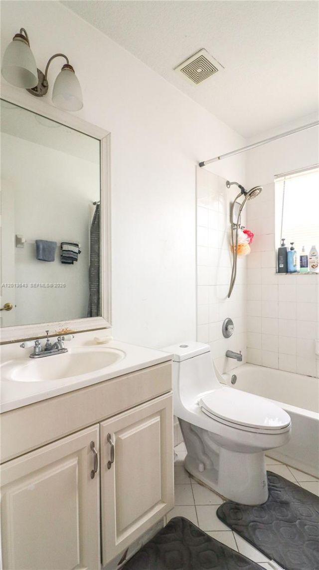 5662 NW 112th Ct , Unit ., Doral, FL 33178 Photo