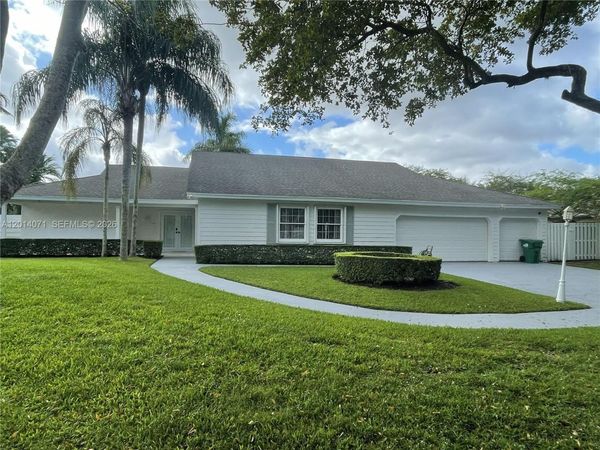 14852 SW 148th St Cir , Miami, FL 33196