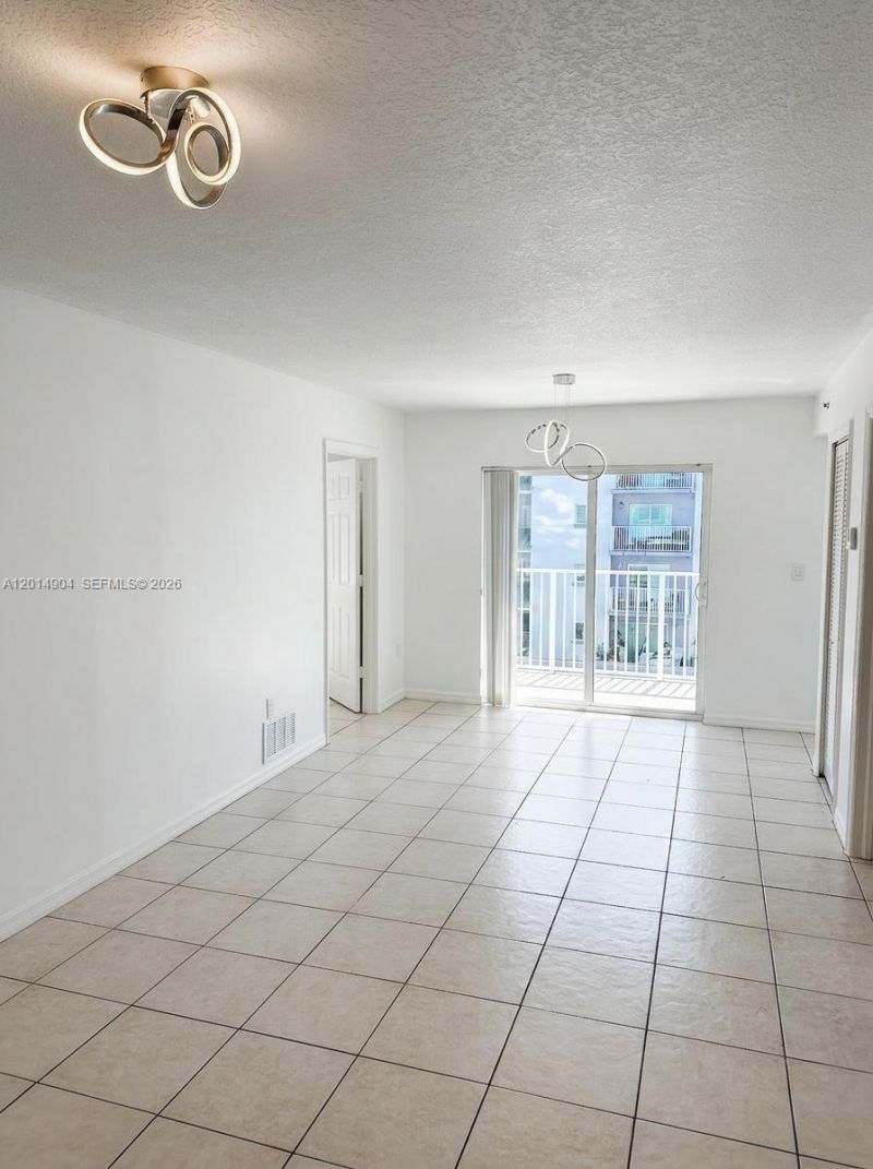 2475 NW 16th St Rd, Unit 404, Miami, FL 33125 Photo