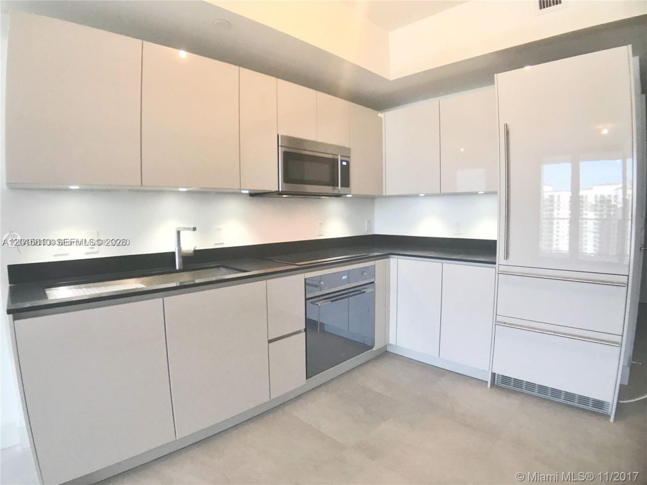 1010 Brickell Ave, Unit 2810, Miami, FL 33131 Photo