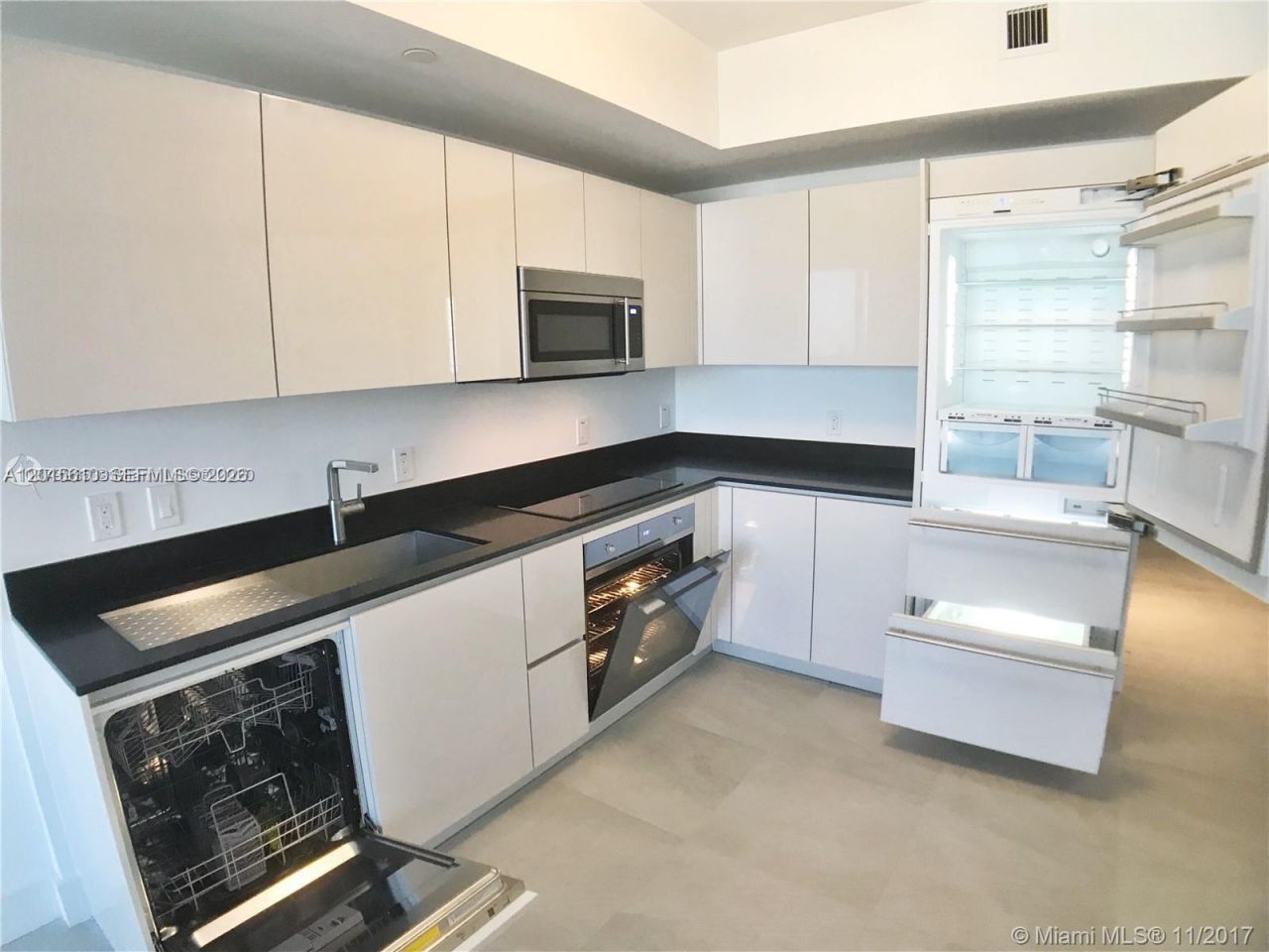 1010 Brickell Ave, Unit 2810, Miami, FL 33131 Photo