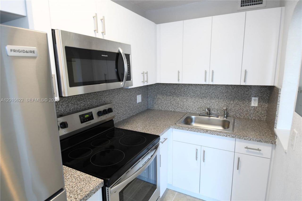 1398 NW 61st St, Unit 4, Miami, FL 33142 Photo