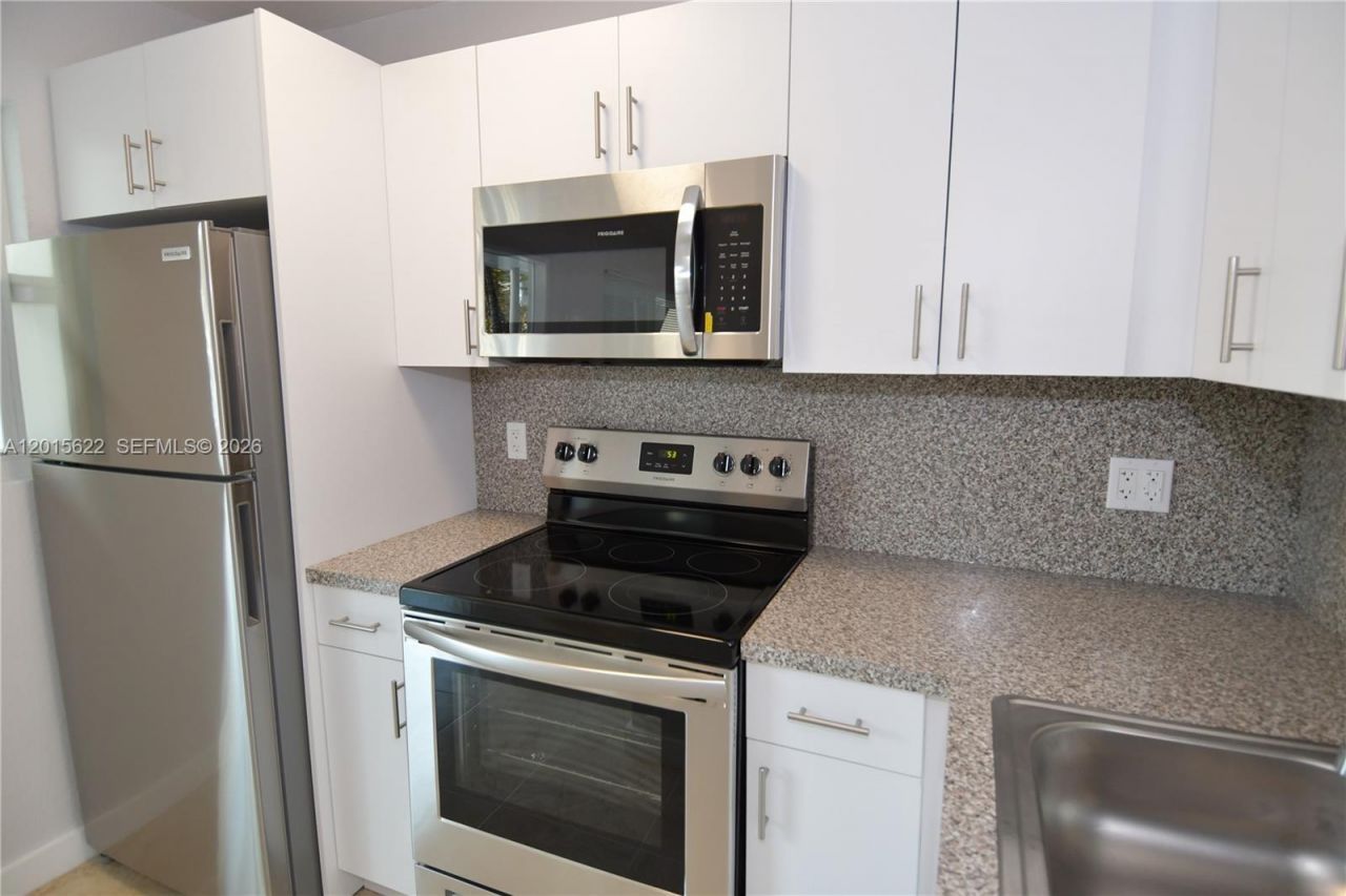 1398 NW 61st St, Unit 4, Miami, FL 33142 Photo