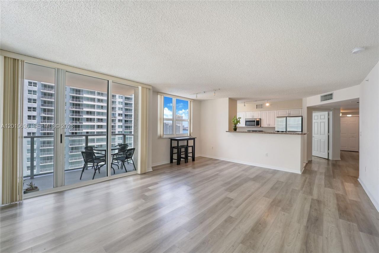 1155 Brickell Bay Dr , Unit 1602, Miami, FL 33131 Photo