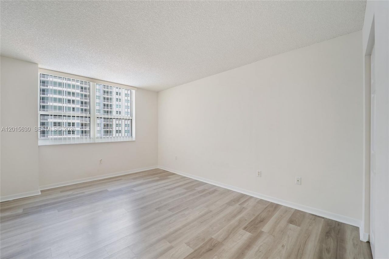 1155 Brickell Bay Dr , Unit 1602, Miami, FL 33131 Photo