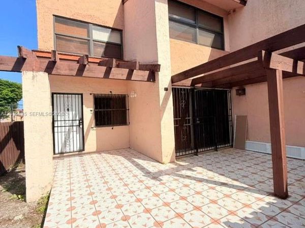 445 W Park Dr , Unit 106-4, Miami, FL 33172