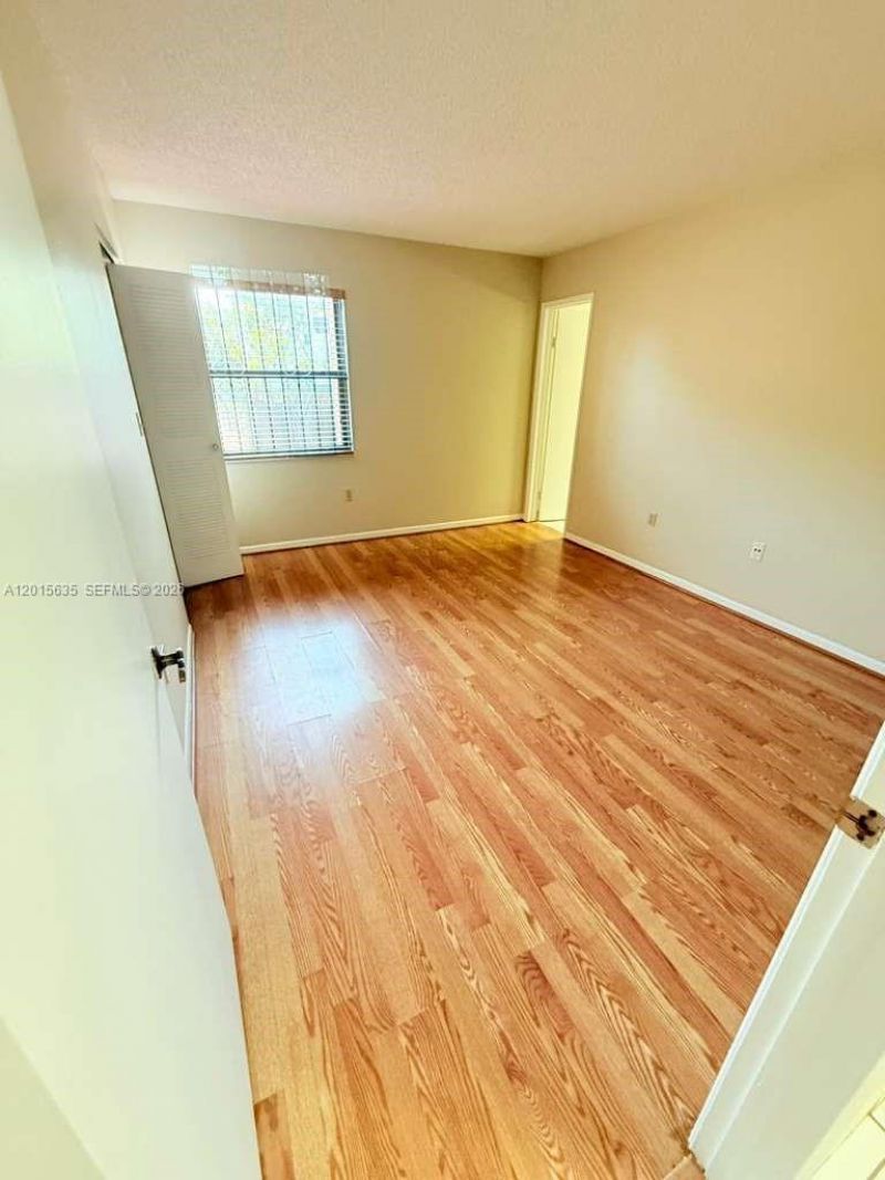 445 W Park Dr, Unit 106-4, Miami, FL 33172 Photo