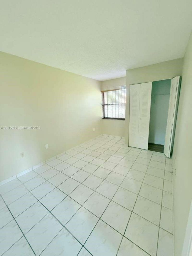 445 W Park Dr, Unit 106-4, Miami, FL 33172 Photo