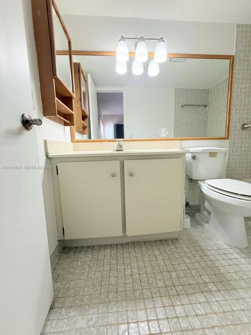 445 W Park Dr, Unit 106-4, Miami, FL 33172 Photo
