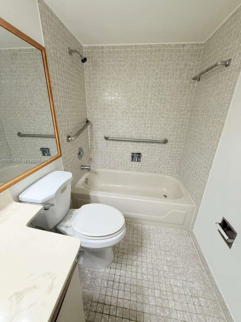 445 W Park Dr, Unit 106-4, Miami, FL 33172 Photo
