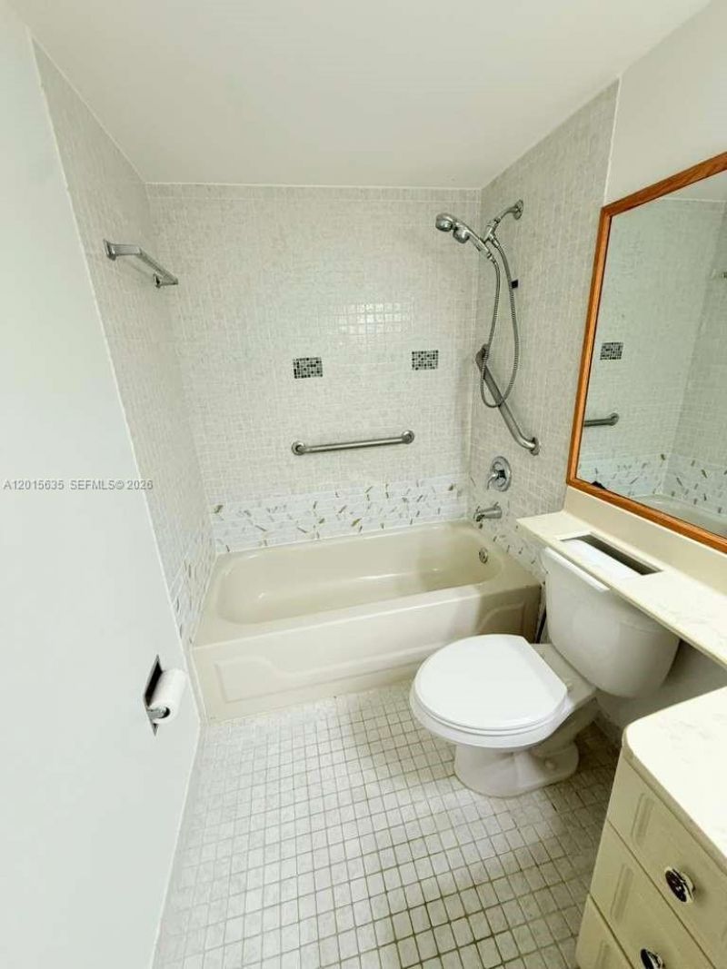 445 W Park Dr, Unit 106-4, Miami, FL 33172 Photo