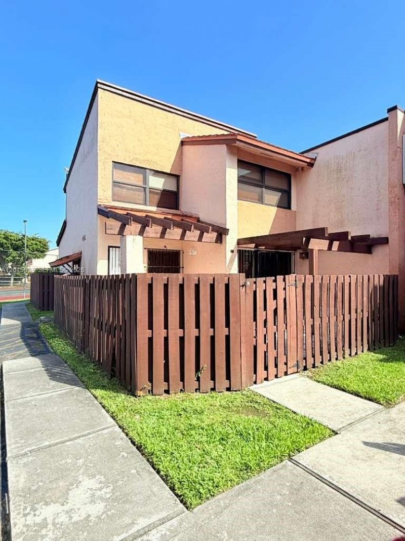 445 W Park Dr, Unit 106-4, Miami, FL 33172 Photo