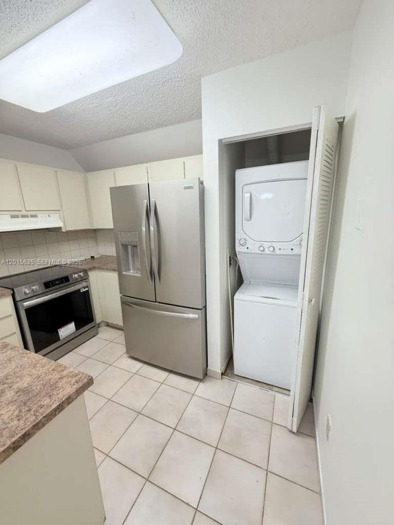 445 W Park Dr, Unit 106-4, Miami, FL 33172 Photo