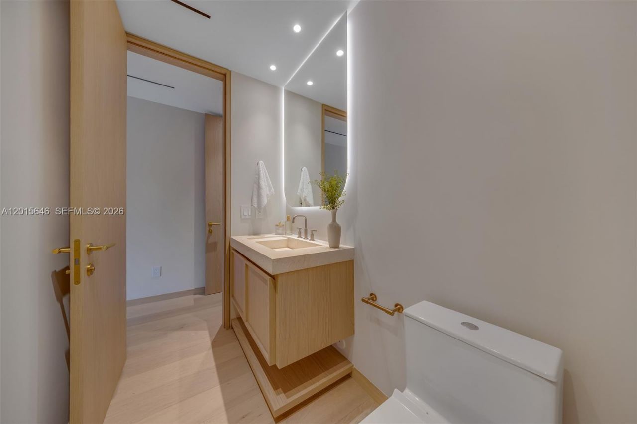 72 W Shore Dr W, Miami, FL 33133 Photo