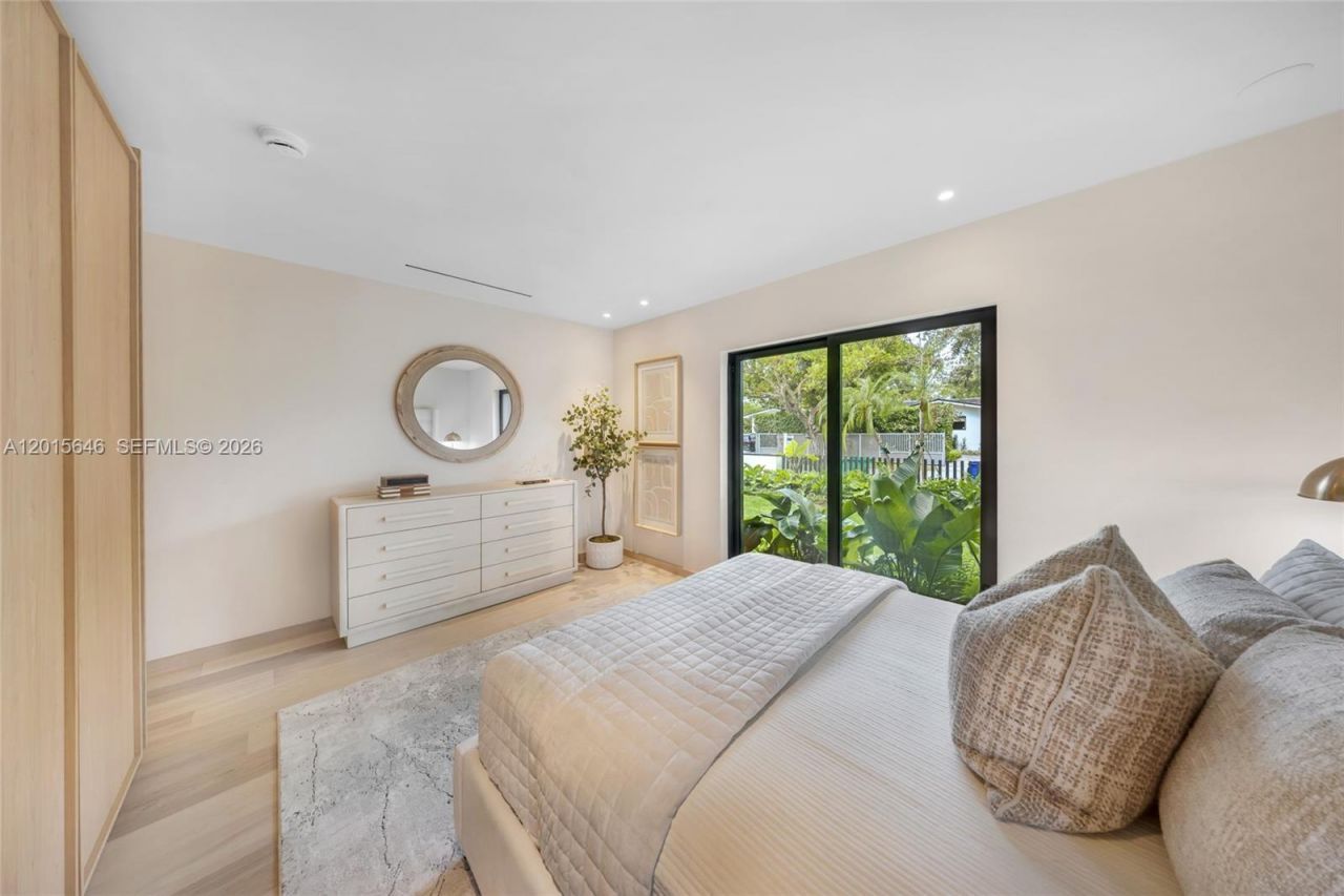 72 W Shore Dr W, Miami, FL 33133 Photo
