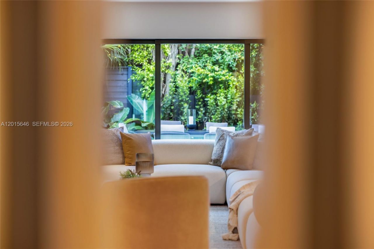 72 W Shore Dr W, Miami, FL 33133 Photo
