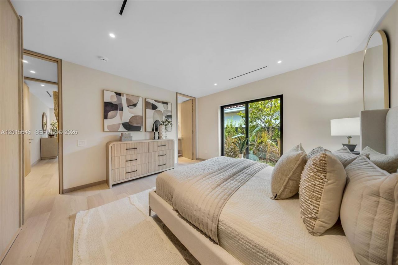 72 W Shore Dr W, Miami, FL 33133 Photo