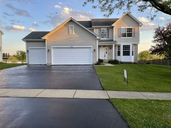 337 W CALDWELL Drive, Round Lake, IL 60073