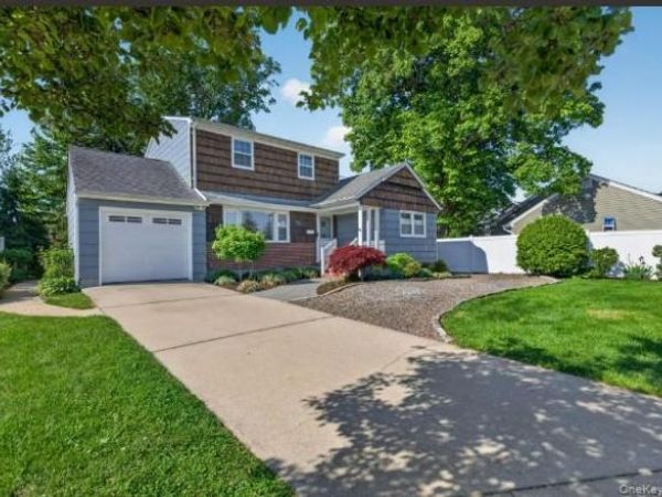 372 N Hickory Street, Massapequa, NY 11758