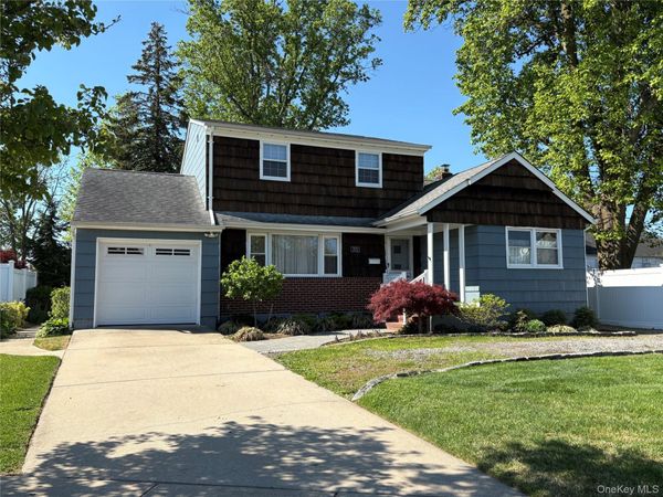 372 N Hickory Street , Massapequa, NY 11758
