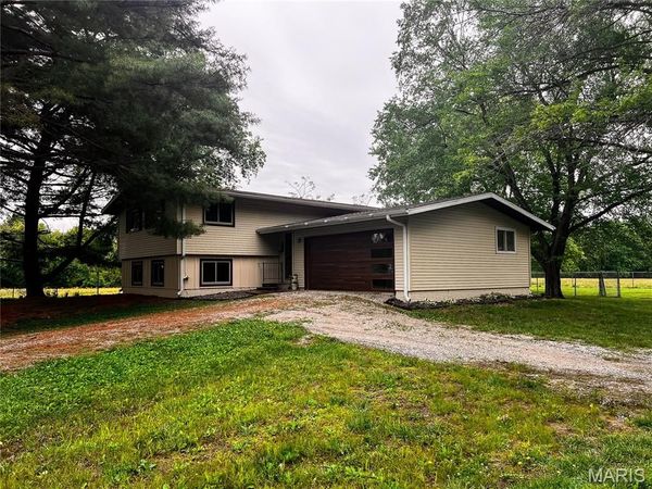 375 Lakeview Drive, Shattuc, IL 62231