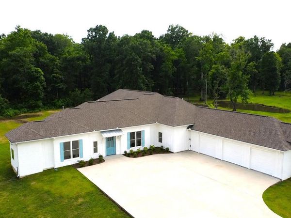 1033 W Worthey St, Gonzales, LA 70737