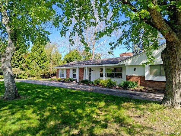 4044 Country Club Drive , Bloomfield Hills, MI 48301