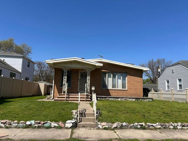 2048 Roosevelt Place , Gary, IN 46404