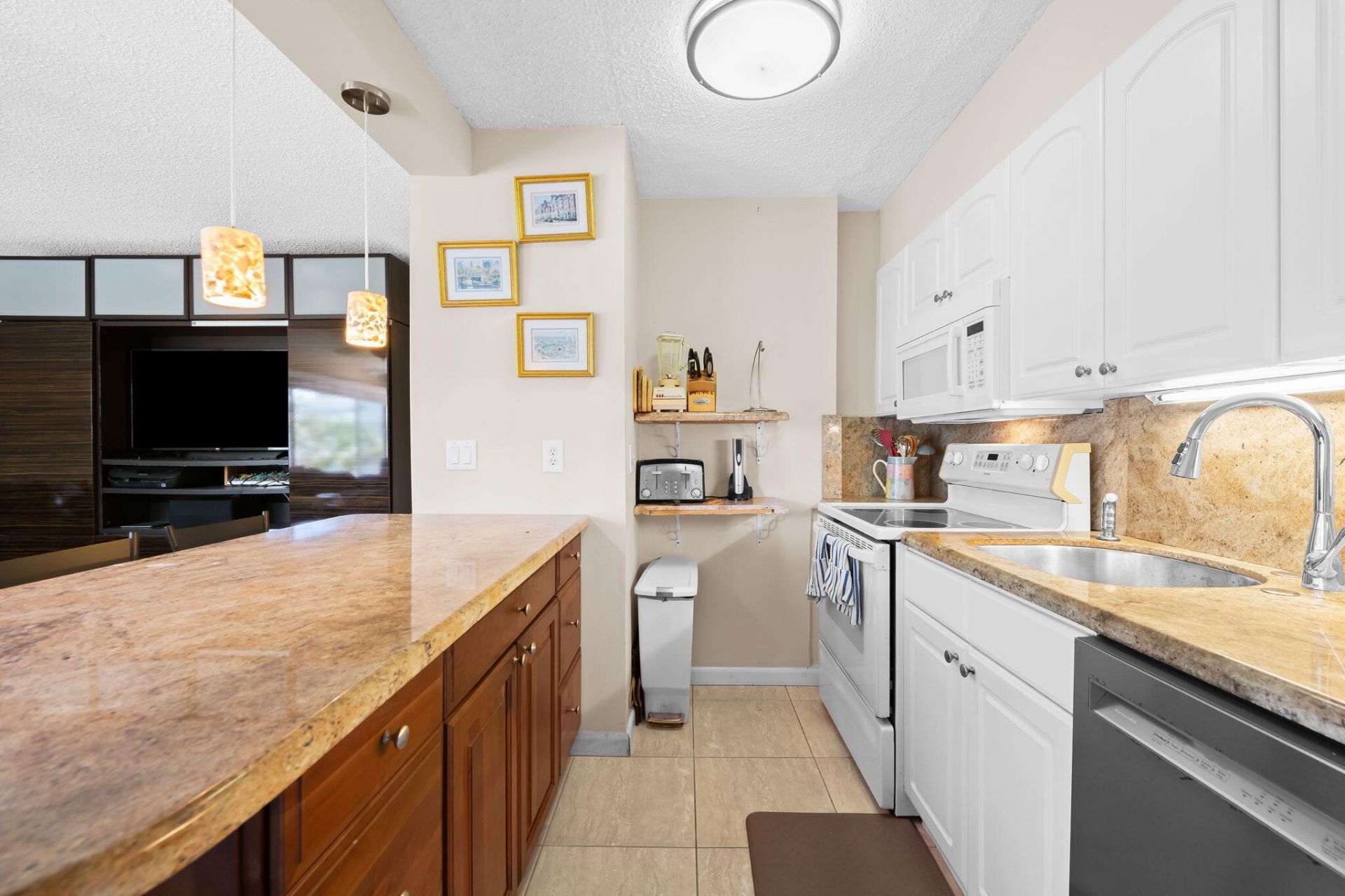 2825 NE 33rd, Unit 201, Fort Lauderdale, FL 33308 Photo