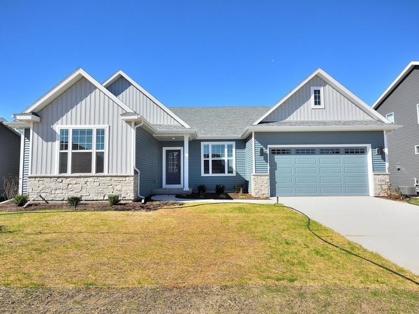 1206 Arrowood CIRCLE W, Oconomowoc, WI 53066