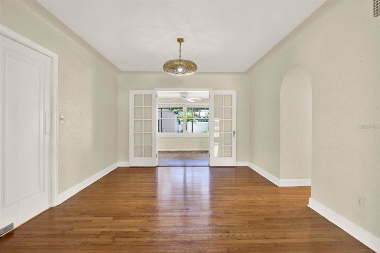156 21st Avenue Ne, Saint Petersburg, FL 33704 Photo