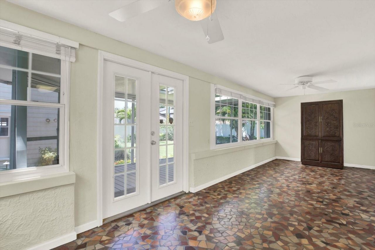 156 21st Avenue Ne, Saint Petersburg, FL 33704 Photo