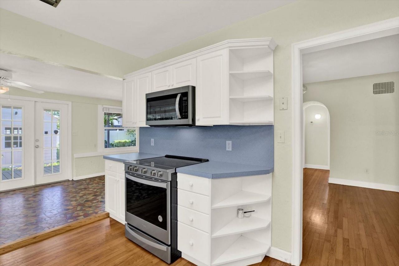 156 21st Avenue Ne, Saint Petersburg, FL 33704 Photo