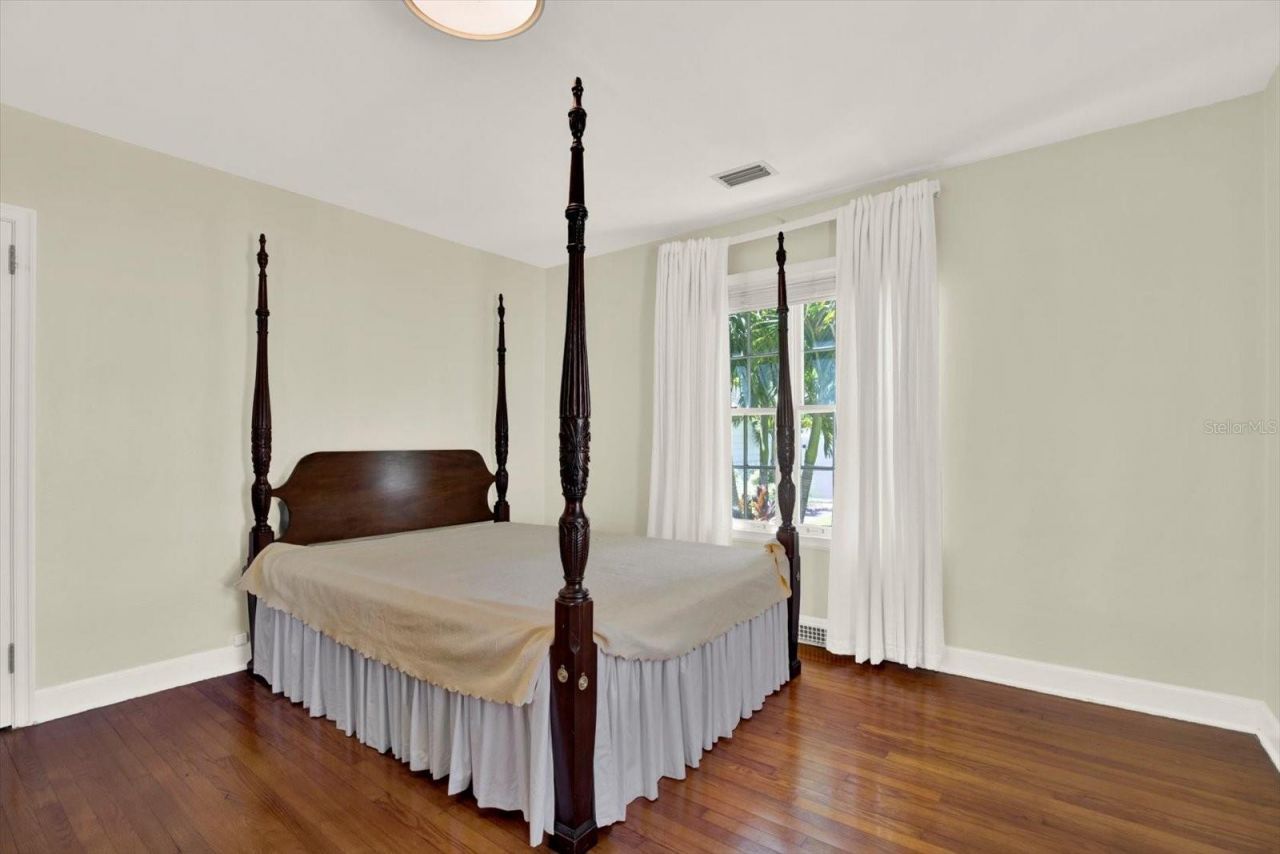 156 21st Avenue Ne, Saint Petersburg, FL 33704 Photo