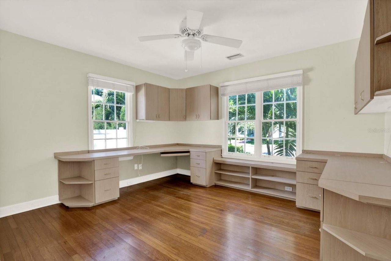 156 21st Avenue Ne, Saint Petersburg, FL 33704 Photo