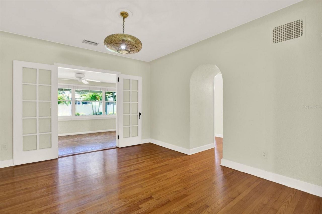 156 21st Avenue Ne, Saint Petersburg, FL 33704 Photo