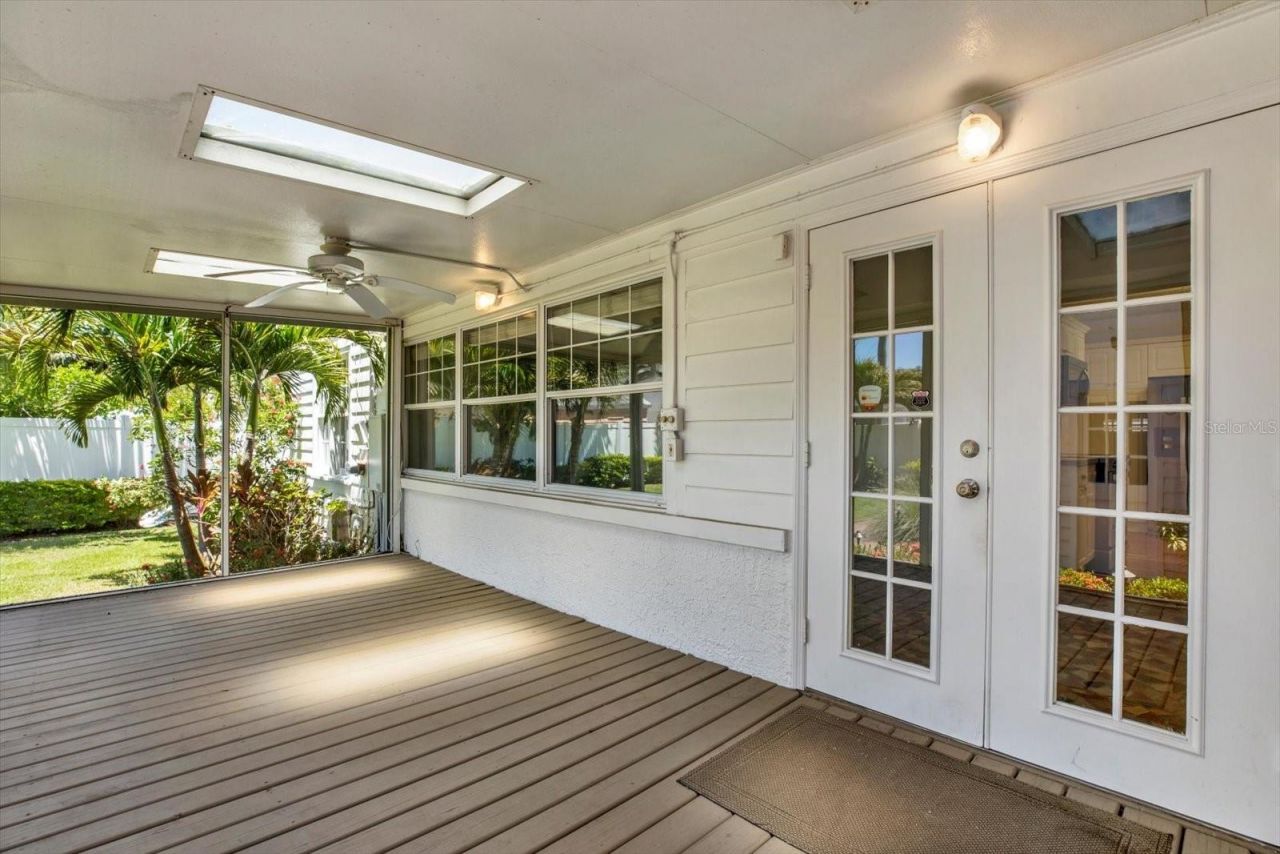 156 21st Avenue Ne, Saint Petersburg, FL 33704 Photo