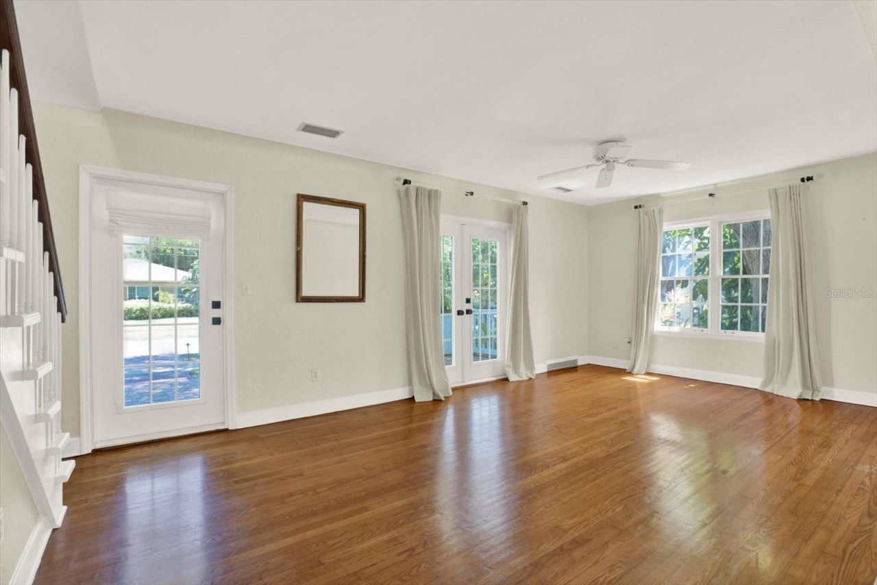 156 21st Avenue Ne, Saint Petersburg, FL 33704 Photo