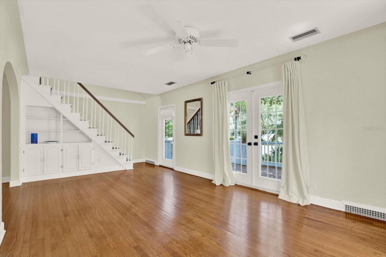 156 21st Avenue Ne, Saint Petersburg, FL 33704 Photo