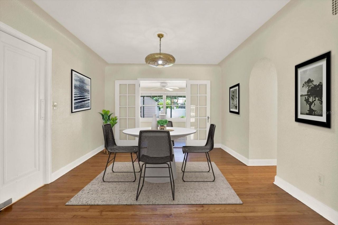 156 21st Avenue Ne, Saint Petersburg, FL 33704 Photo