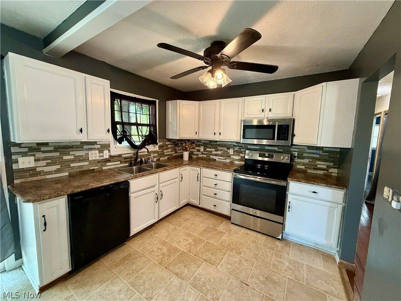 1128 Oakwood Drive, Vermilion, OH 44089 Photo 12
