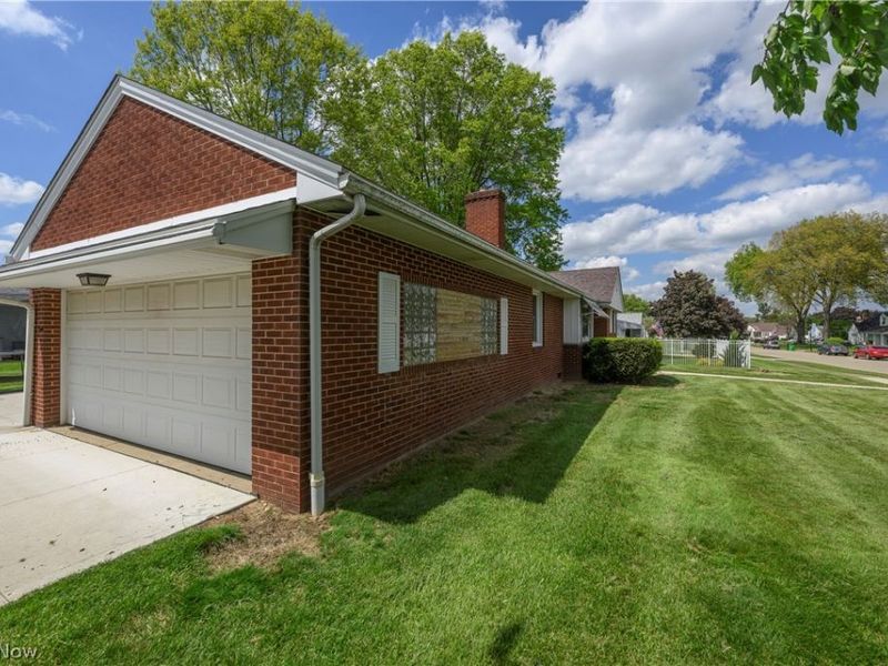 1107 4th Street NE, Massillon, OH 44646 Photo 3