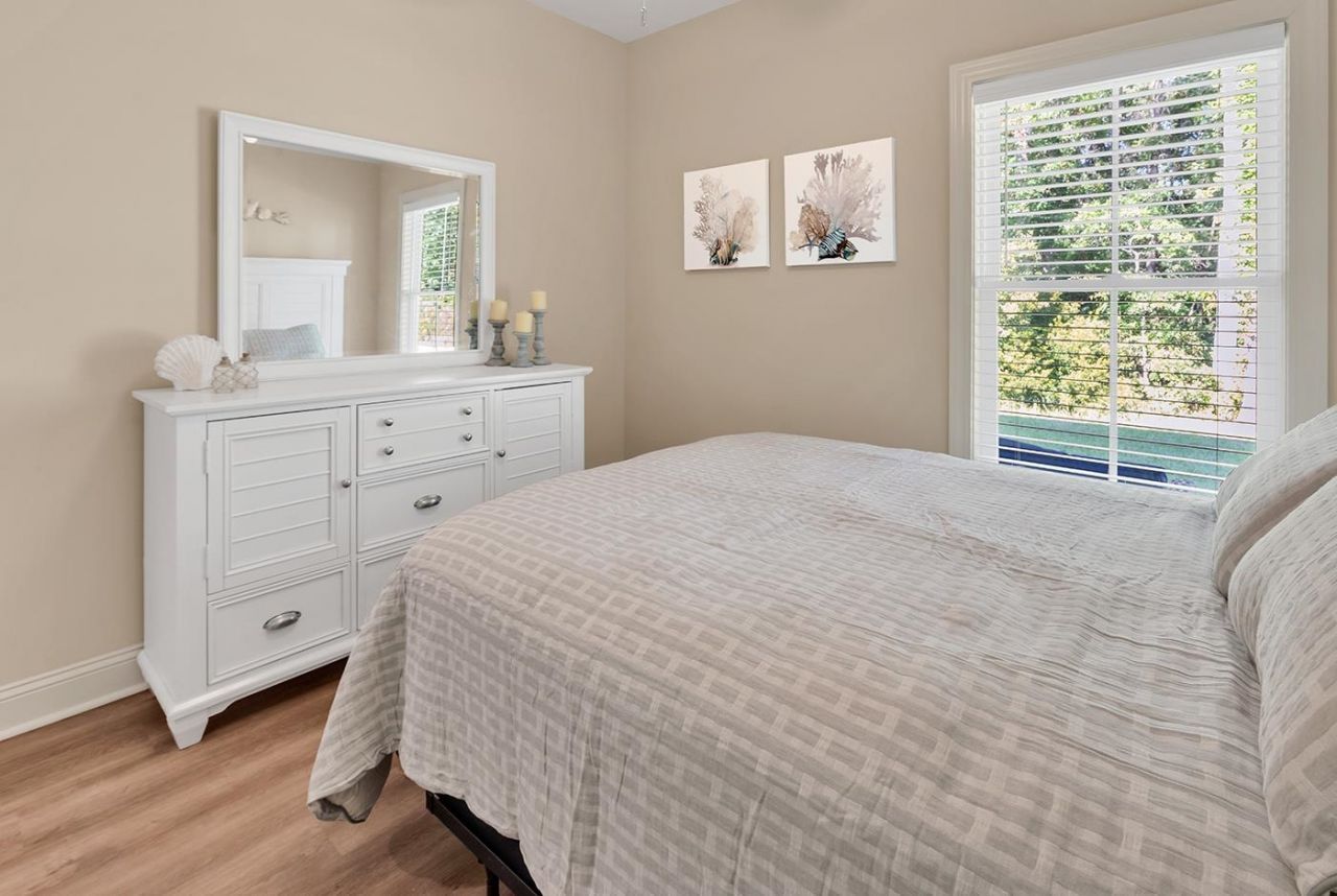 108 Hallandale Lane Photo 4