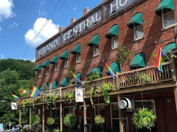 37 Main Street, Eureka Springs, AR 72632