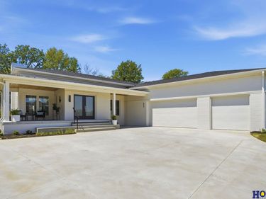 843 S 88th Street, Lincoln, NE 68520