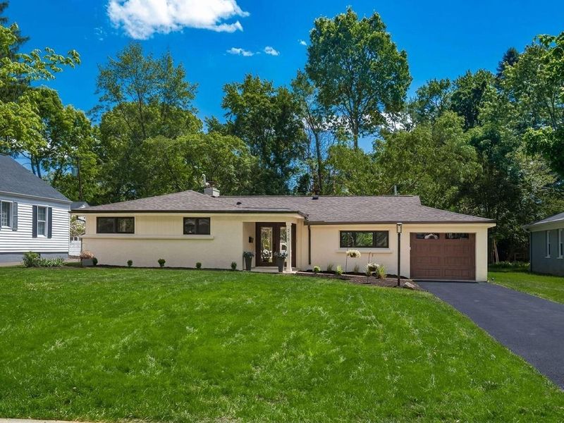 235 W Southington Avenue, Columbus, OH 43085 Photo 2