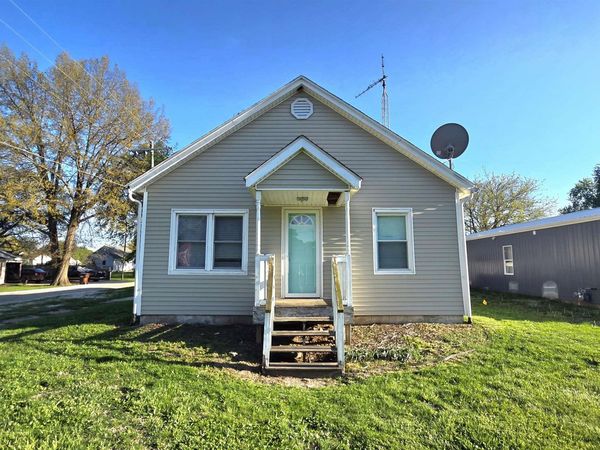 114 E Ebony Street, Thayer, IL 62689