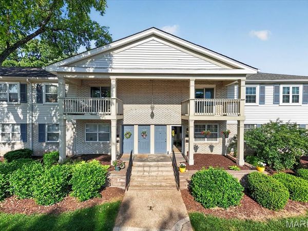 1527 Swallow Drive, Brentwood, MO 63144