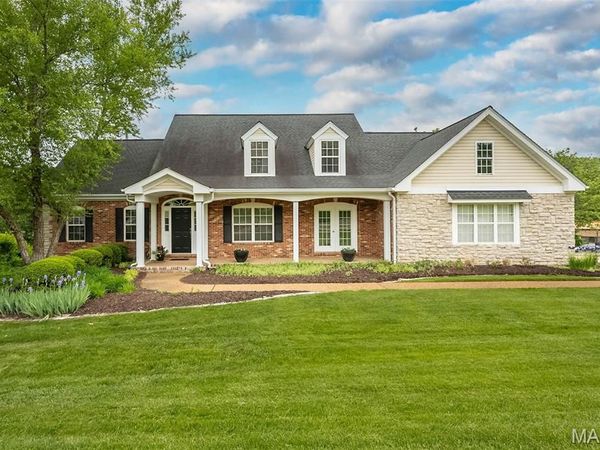 102 Seabrook Court, Chesterfield, MO 63017