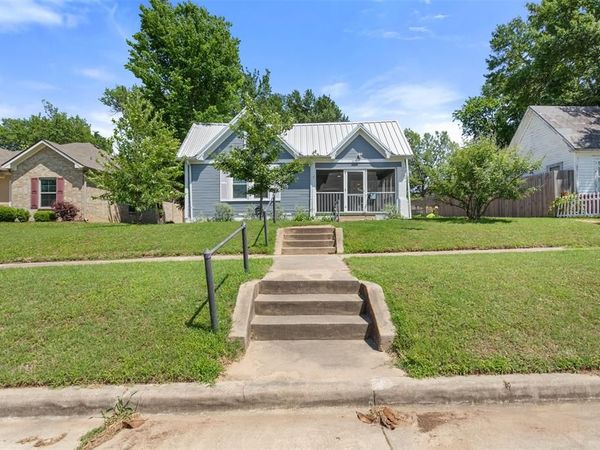 310 N Line Street , Mineola, TX 75773